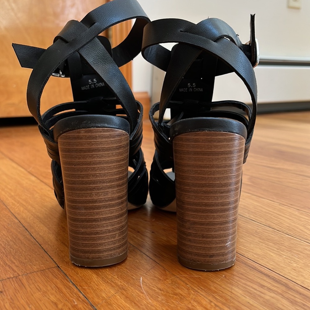Madden Girl Black Sandals size 5.5, super fun and stylish!! Dress up or down!! - Picture 3 of 5